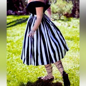 Bella Vintage Gathered Swing Skirt in Black and White Mark Stripe Cotton Sateen